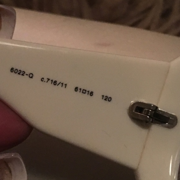 CHANEL Lizard CC Sunglasses - Picture 4 of 7